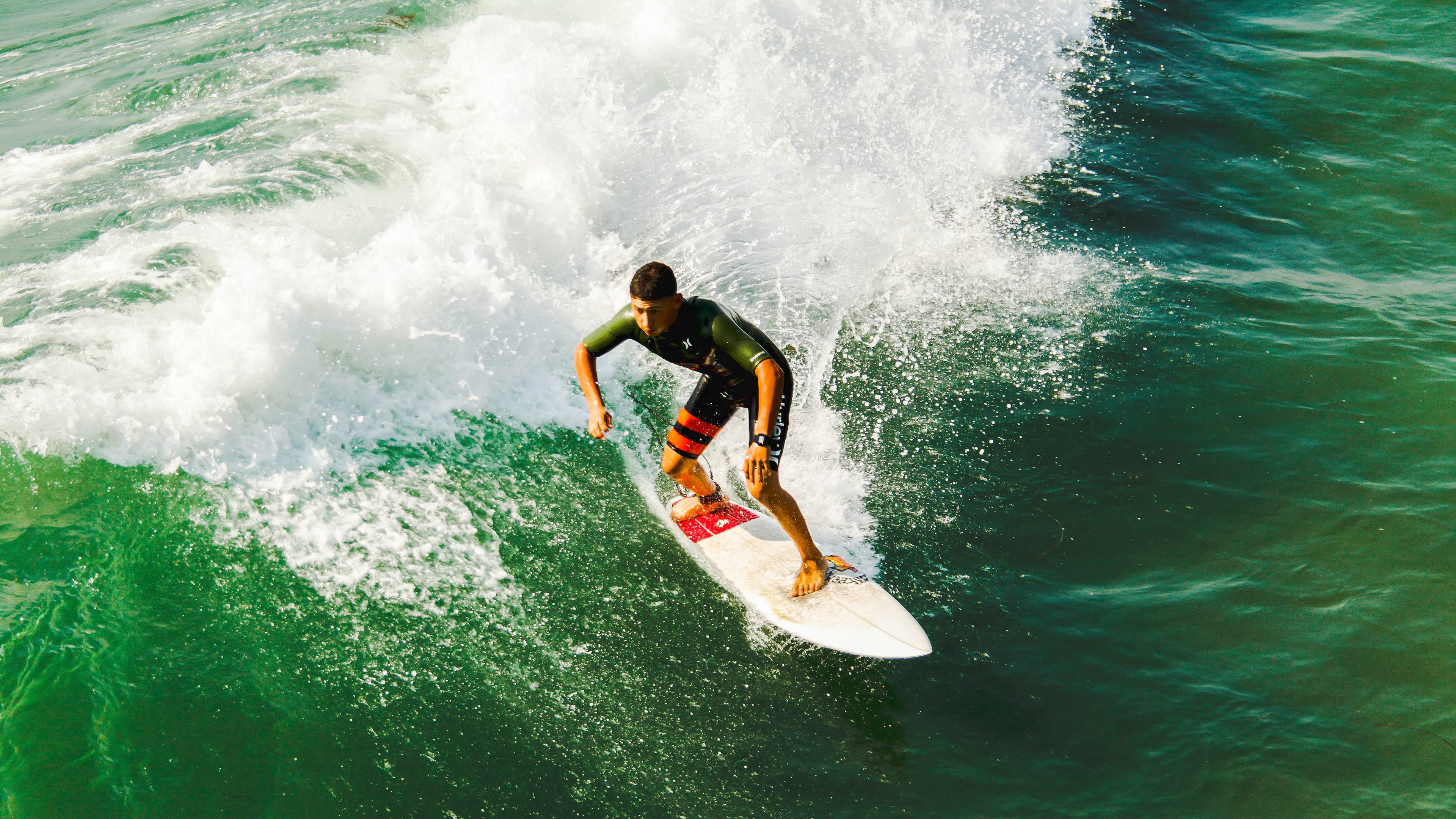 球技爆炸：超级球星的绝技绝杀瞬间，足球球星绝技