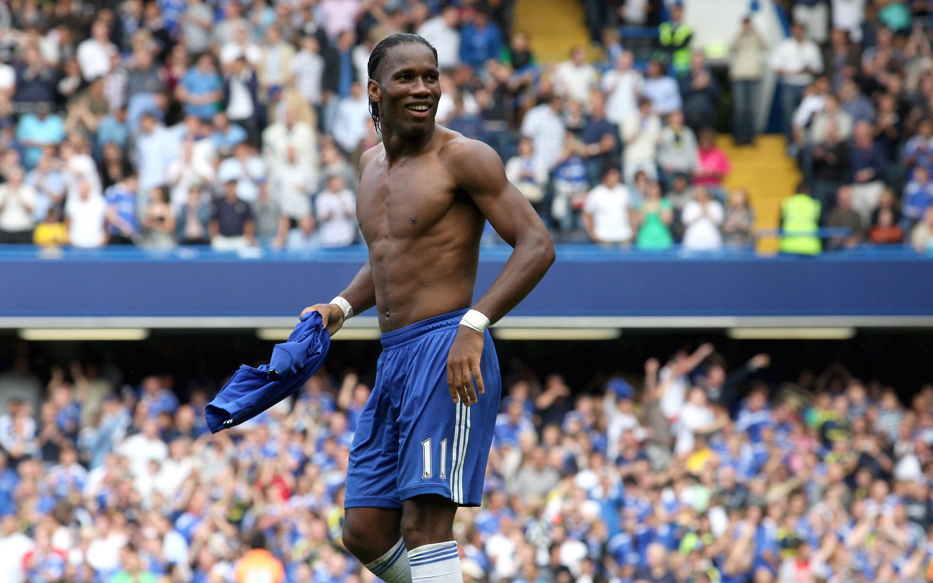 电竞社区活跃度高，粉丝互动频繁，电竞游戏社区